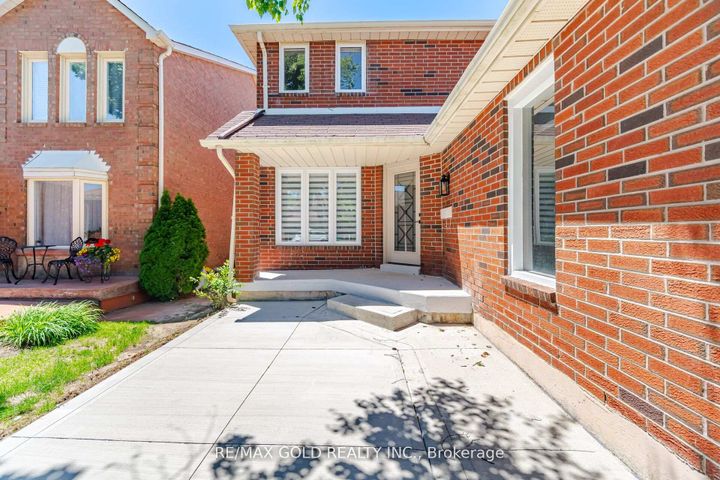Photo 3 at 37 Lord Simcoe Drive, Westgate, Brampton