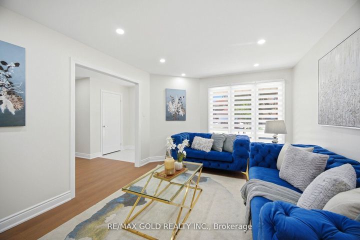 Photo 7 at 37 Lord Simcoe Drive, Westgate, Brampton