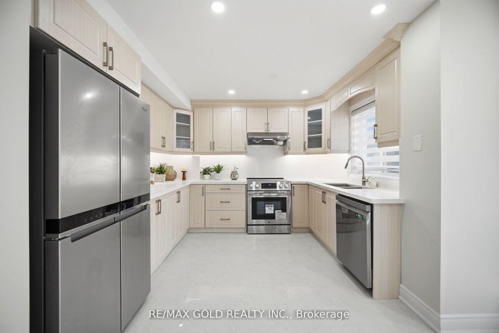 Photo 12 at 37 Lord Simcoe Drive, Westgate, Brampton