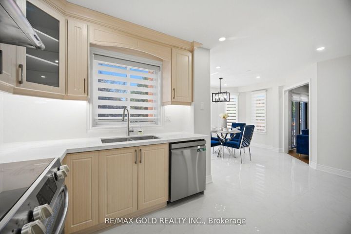 Photo 15 at 37 Lord Simcoe Drive, Westgate, Brampton