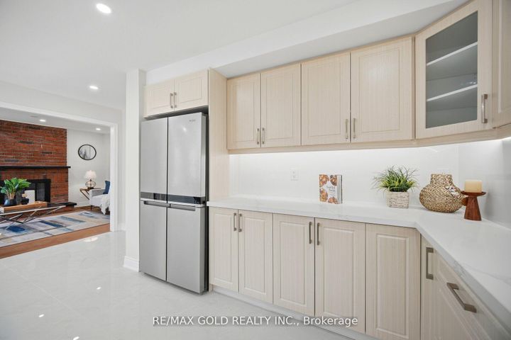 Photo 16 at 37 Lord Simcoe Drive, Westgate, Brampton
