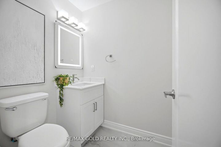 Photo 22 at 37 Lord Simcoe Drive, Westgate, Brampton