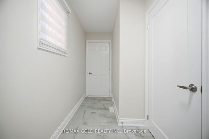 Photo 23 at 37 Lord Simcoe Drive, Westgate, Brampton
