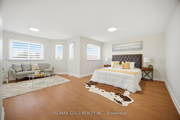 Photo 26 at 37 Lord Simcoe Drive, Westgate, Brampton