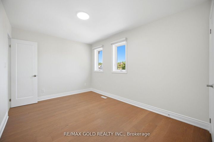 Photo 30 at 37 Lord Simcoe Drive, Westgate, Brampton