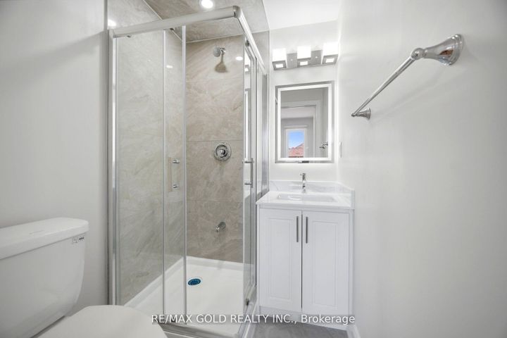 Photo 31 at 37 Lord Simcoe Drive, Westgate, Brampton