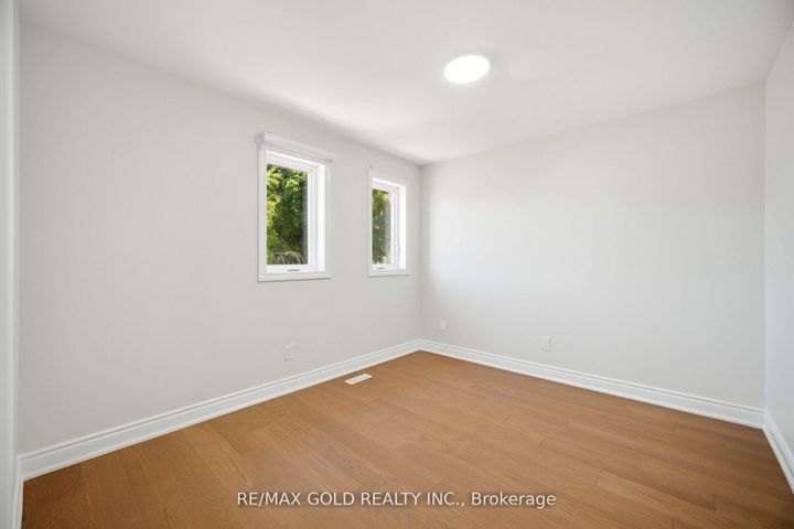 Photo 32 at 37 Lord Simcoe Drive, Westgate, Brampton