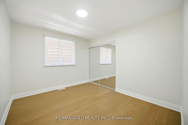 Photo 33 at 37 Lord Simcoe Drive, Westgate, Brampton