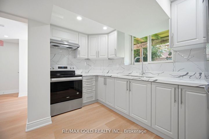 Photo 40 at 37 Lord Simcoe Drive, Westgate, Brampton