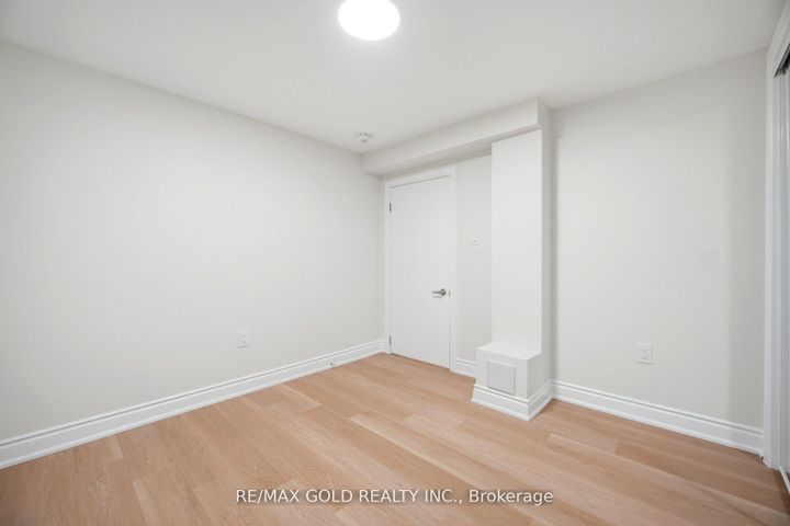 Photo 41 at 37 Lord Simcoe Drive, Westgate, Brampton