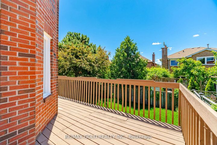 Photo 43 at 37 Lord Simcoe Drive, Westgate, Brampton