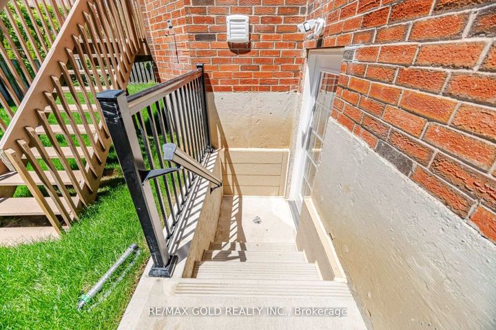 Photo 44 at 37 Lord Simcoe Drive, Westgate, Brampton