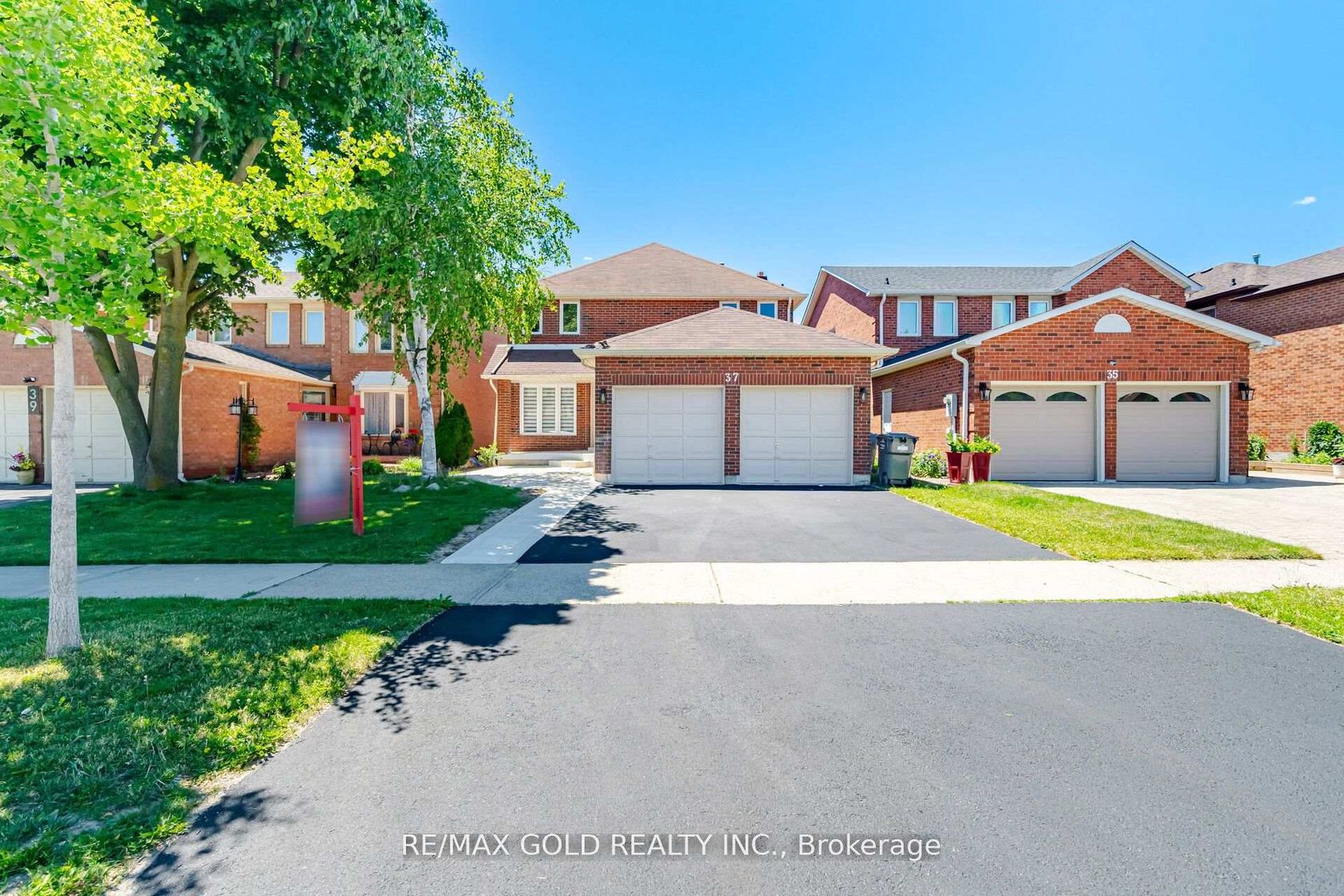 37 Lord Simcoe Drive, Westgate, Brampton 2