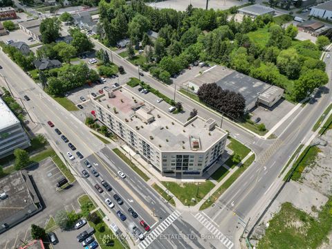Photo 3 at 301 - 160 Wellington Street E, Aurora Village, Aurora