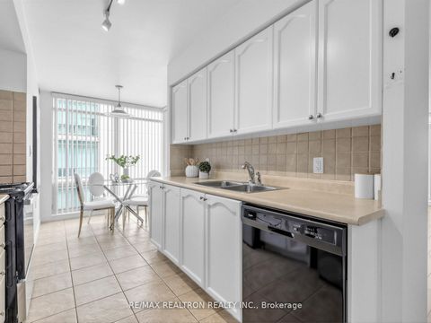 Photo 2 at 512 - 3830 Bathurst Street, Clanton Park, Toronto
