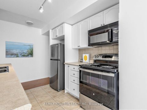 Photo 3 at 512 - 3830 Bathurst Street, Clanton Park, Toronto