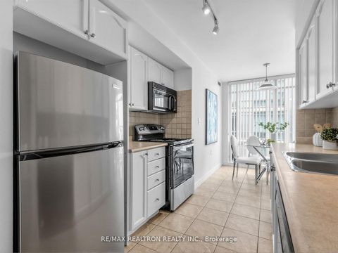 Photo 4 at 512 - 3830 Bathurst Street, Clanton Park, Toronto