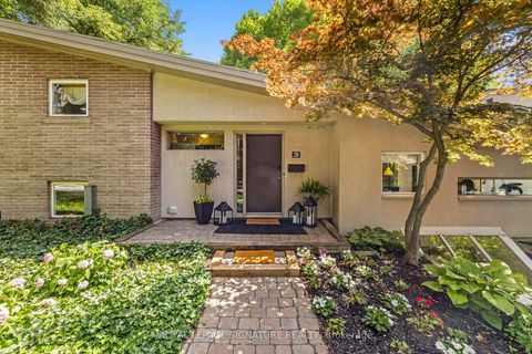 Photo 2 at 29 Farmcote Road, Don Mills, Toronto