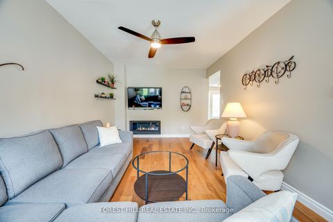 Photo 9 at 4 Milgate Place, Aurora Highlands, Aurora