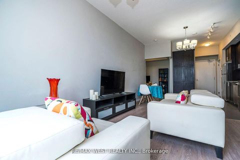 Photo 14 at 803 - 830 Lawrence Avenue, Glen Park, Toronto