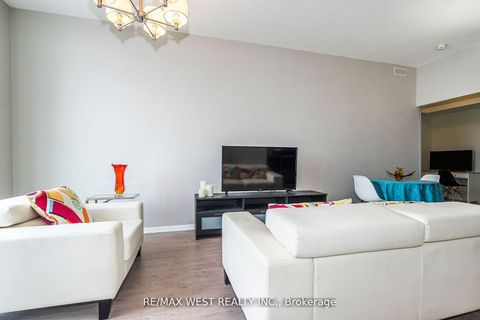 Photo 15 at 803 - 830 Lawrence Avenue, Glen Park, Toronto