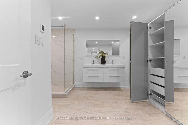 Photo 15 at 27 - 3500 South Millway, Erin Mills, Mississauga