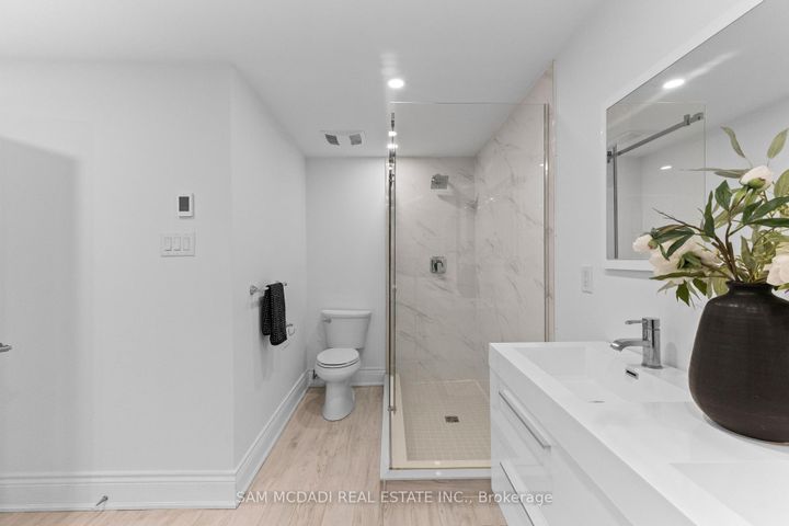 Photo 16 at 27 - 3500 South Millway, Erin Mills, Mississauga