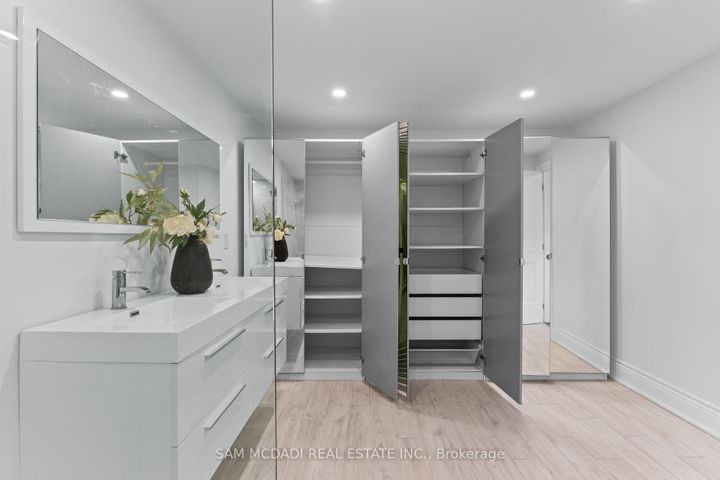 Photo 17 at 27 - 3500 South Millway, Erin Mills, Mississauga