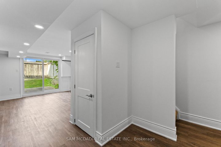Photo 24 at 27 - 3500 South Millway, Erin Mills, Mississauga