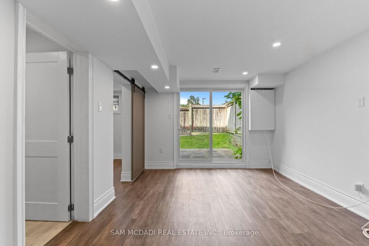 Photo 25 at 27 - 3500 South Millway, Erin Mills, Mississauga