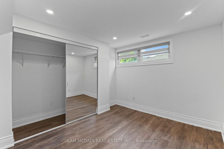 Photo 28 at 27 - 3500 South Millway, Erin Mills, Mississauga