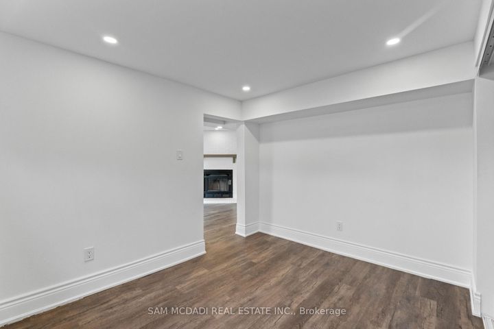 Photo 29 at 27 - 3500 South Millway, Erin Mills, Mississauga