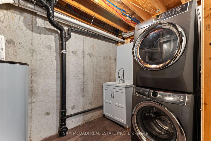 Photo 30 at 27 - 3500 South Millway, Erin Mills, Mississauga