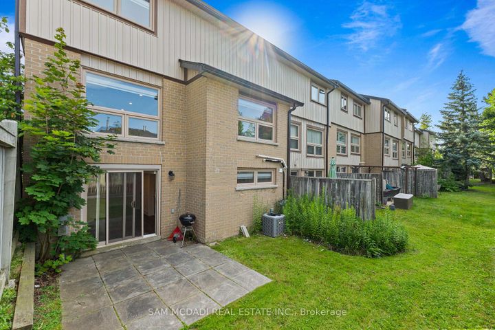 Photo 32 at 27 - 3500 South Millway, Erin Mills, Mississauga