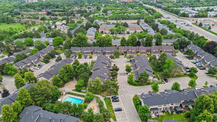 Photo 34 at 27 - 3500 South Millway, Erin Mills, Mississauga