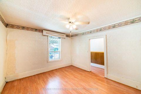 Photo 3 at 6 Crocker Avenue, Bellwoods, Toronto