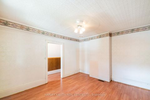 Photo 4 at 6 Crocker Avenue, Bellwoods, Toronto