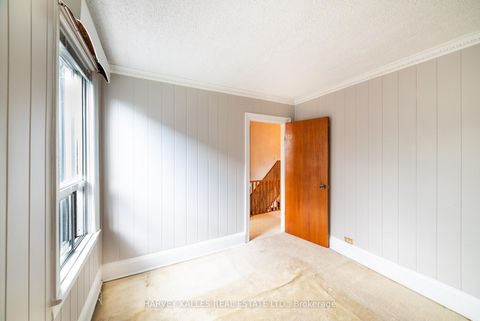 Photo 14 at 6 Crocker Avenue, Bellwoods, Toronto