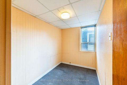Photo 15 at 6 Crocker Avenue, Bellwoods, Toronto
