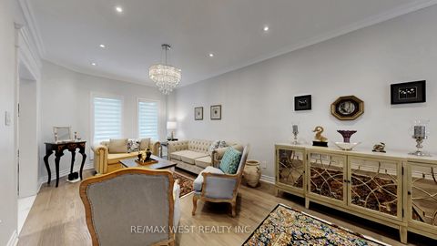 Photo 4 at 31 Mulholland Drive, Beverley Glen, Vaughan