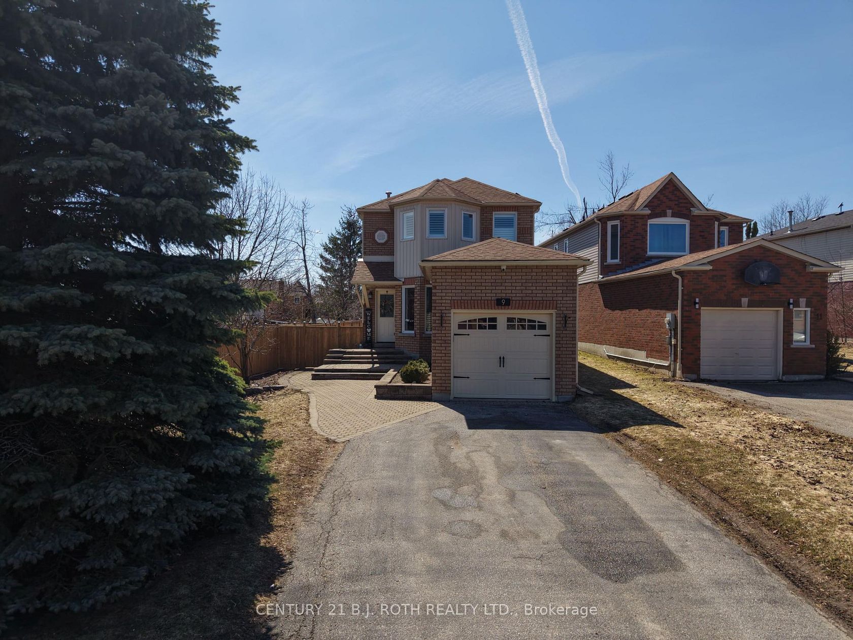 9 Laidlaw Drive N, West Bayfield, Barrie photo number 2