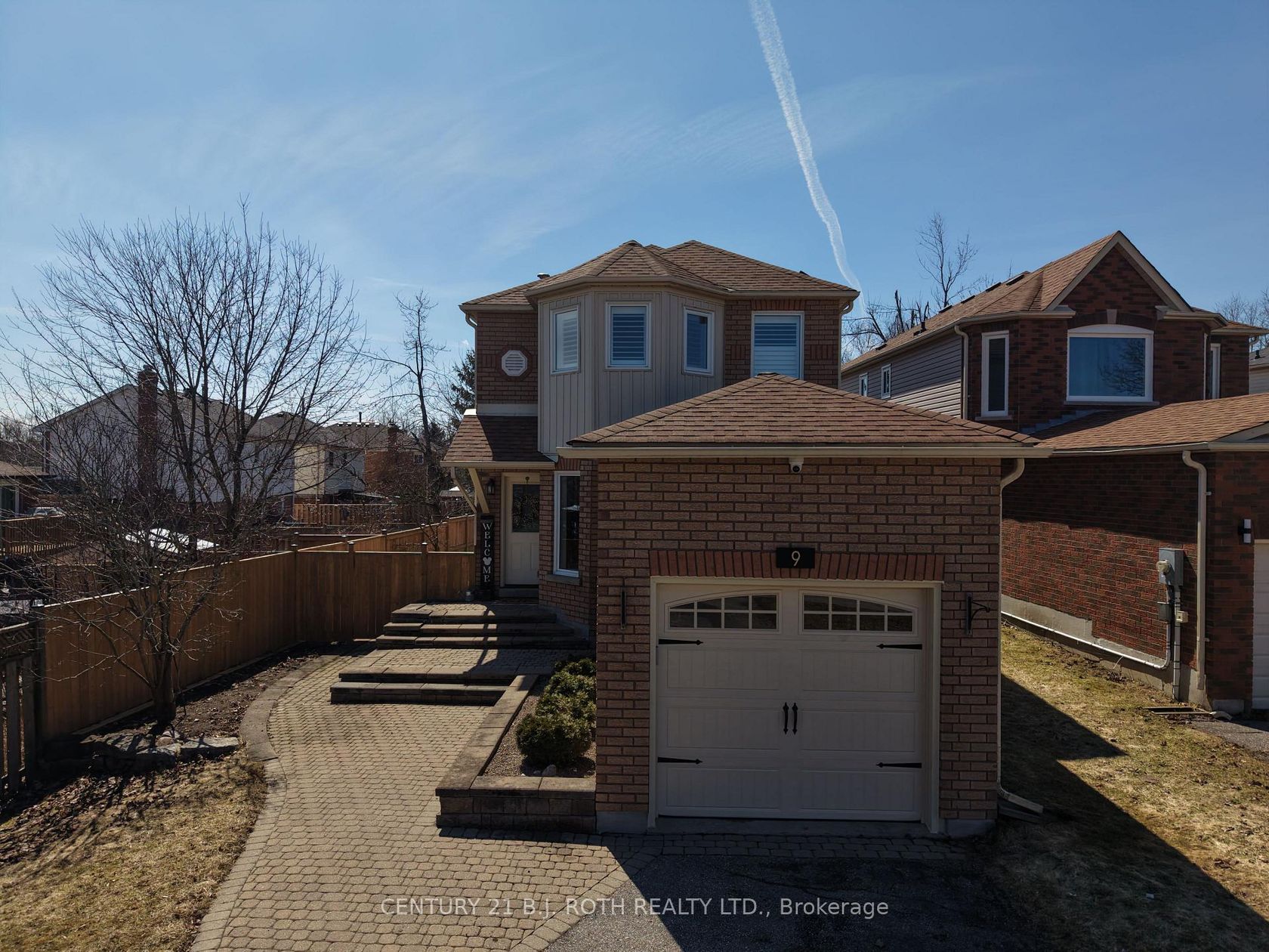 9 Laidlaw Drive N, West Bayfield, Barrie photo 1