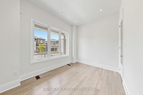 Photo 13 at 7 Lorraine Hand Crescent, Keswick South, Georgina