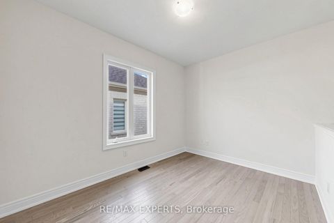 Photo 15 at 7 Lorraine Hand Crescent, Keswick South, Georgina