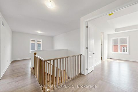 Photo 16 at 7 Lorraine Hand Crescent, Keswick South, Georgina