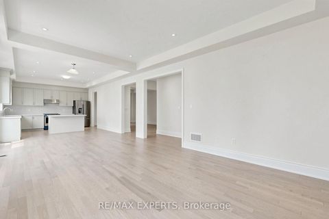 Photo 10 at 60 Bud Leggett Crescent, Keswick South, Georgina