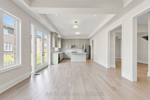 Photo 11 at 60 Bud Leggett Crescent, Keswick South, Georgina