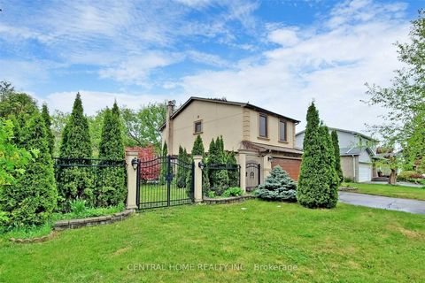 Photo 3 at 18 Mayvern Crescent, North Richvale, Richmond Hill