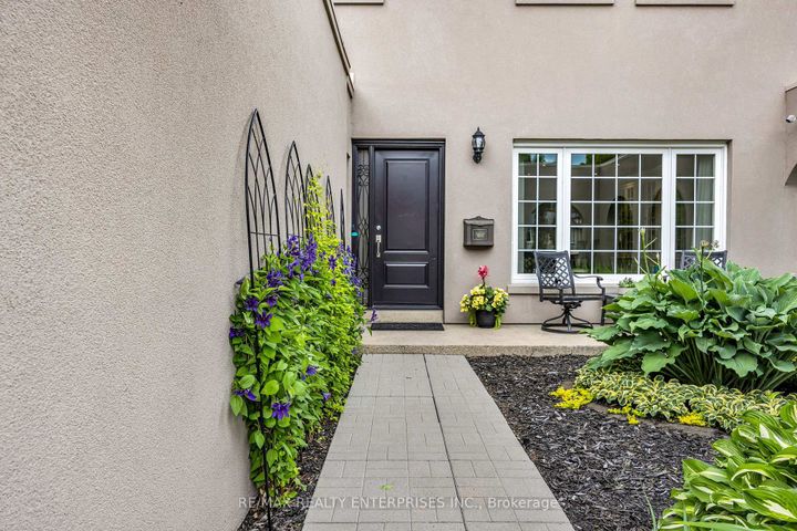 Photo 3 at 1441 Petrie Way, Clarkson, Mississauga