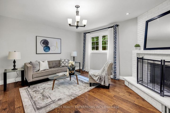 Photo 7 at 1441 Petrie Way, Clarkson, Mississauga